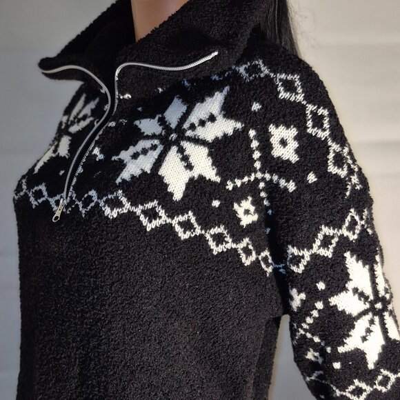 TIME AND TRU stylish sweater, black and white snowflake design in size Large - Picture 15 of 16